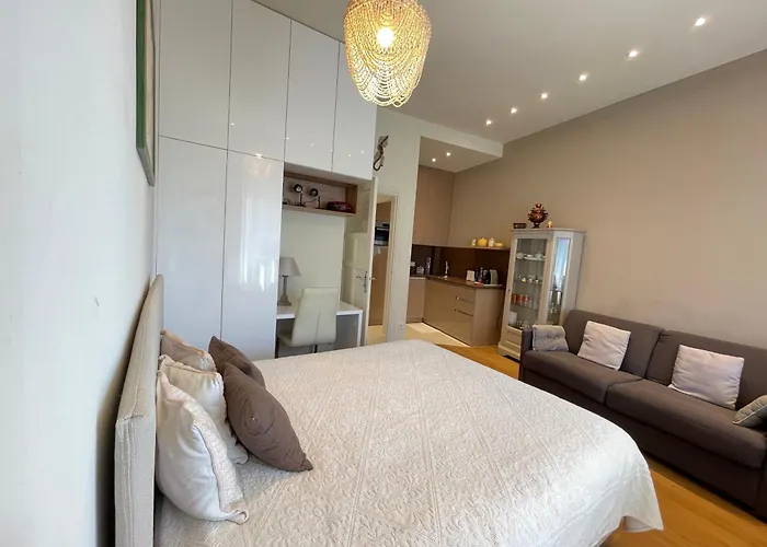 Ezevacances Capuccino Vue 5 Mn 7 Mn Gare Wifi アパート エズ